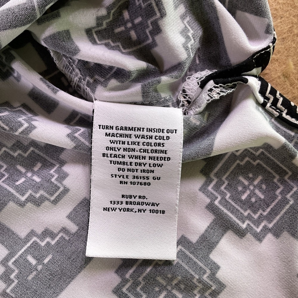 Ruby Rd Women's Medium Black White Geometric Tile Print Ruffle Cuff Knit Top - Picture 4 of 12